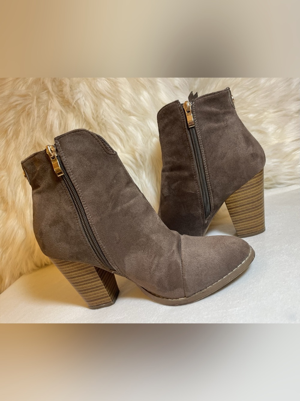 bucco - Boomsa - faux-suede, taupe, Heeled Ankle Boots (US 8.5) zip Fall booties